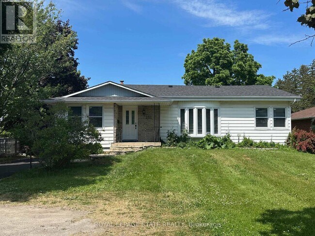 Photo - 251 King St E