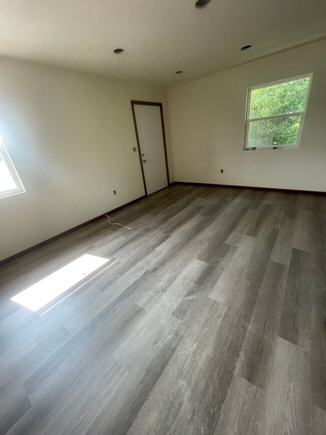 Photo - 806 8th Ave NW Unidad Upper Level