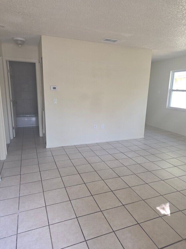 Photo - 3/2 DUPLEX
