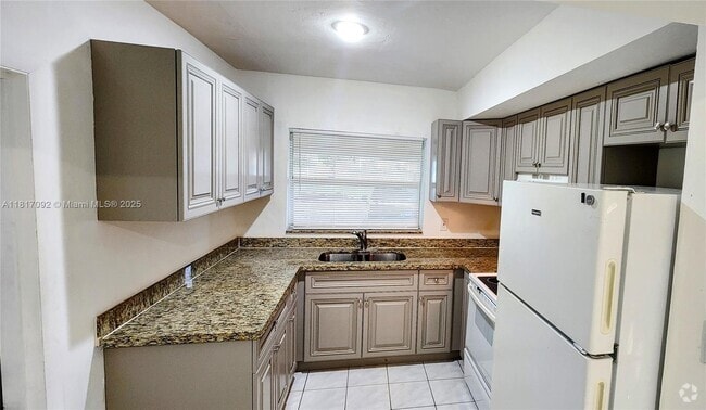 Building Photo - 1802 N 22nd Ave Unit . Rental