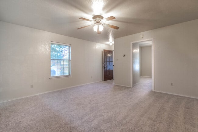 Photo - 504 Brockett St