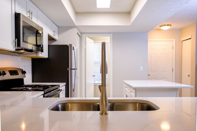 Photo - Perimeter Lakes Apartments