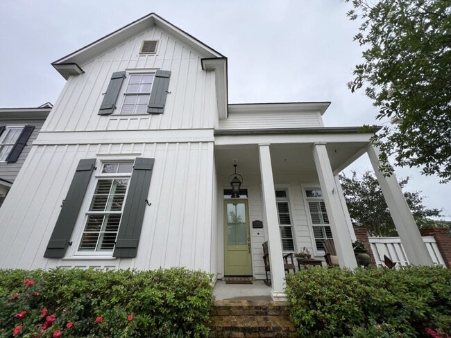 Building Photo - Luxury 4BR Home in Americana | 11 Ft Ceilings, Courtyard Living & Furnished Option