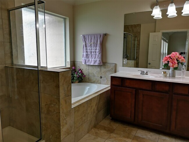 Photo - 2302 Waterford Park St