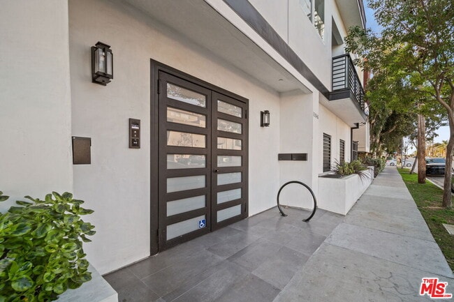 13846 Moorpark St Unidad 201