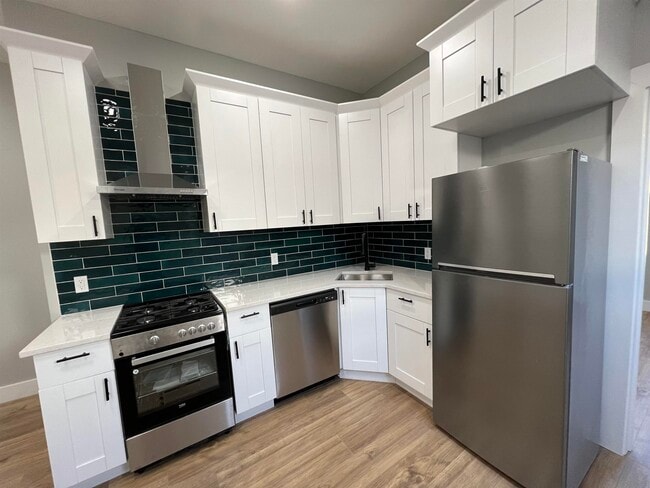 Building Photo - 1076 Summit Ave Unit 4 Rental