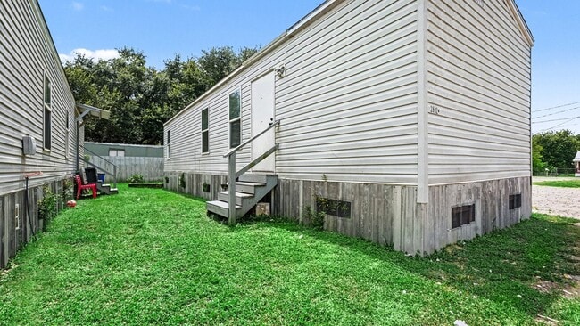 Photo - 25024 Twin Oaks Dr