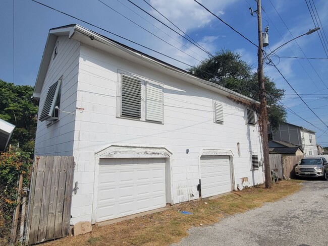 Large 2/1 Garage Apartment - Large 2/1 Garage Apartment Unit 5317