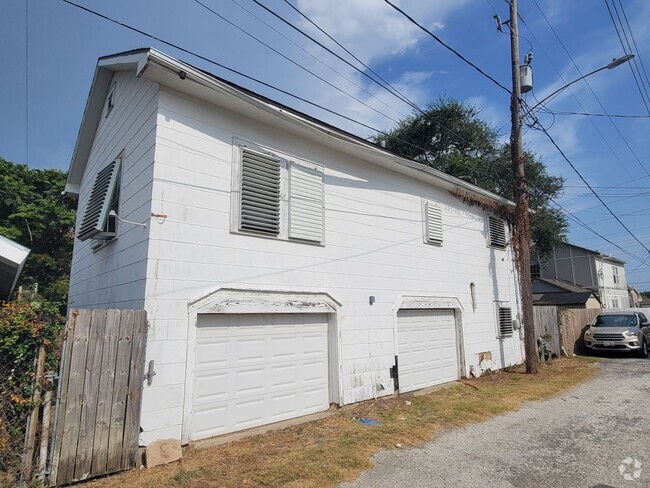 Building Photo - Large 2/1 Garage Apartment Unit 5317