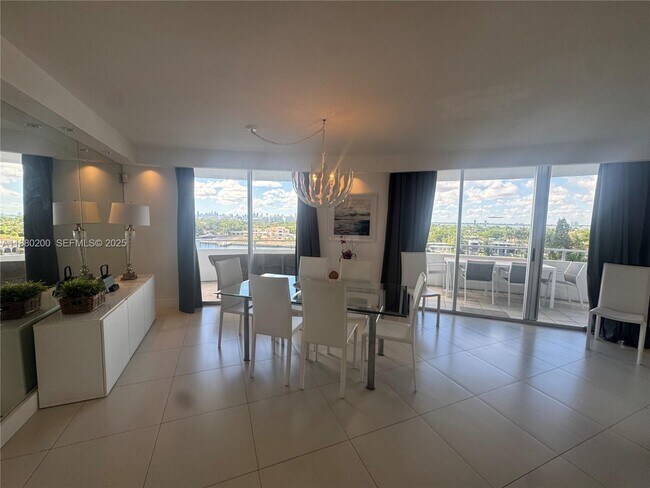 5151 Collins Ave Unit 923