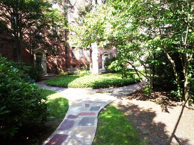 Building Photo - 16 Ware St