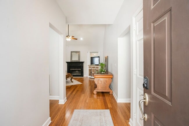 Photo - 1004 Elmshade Ln