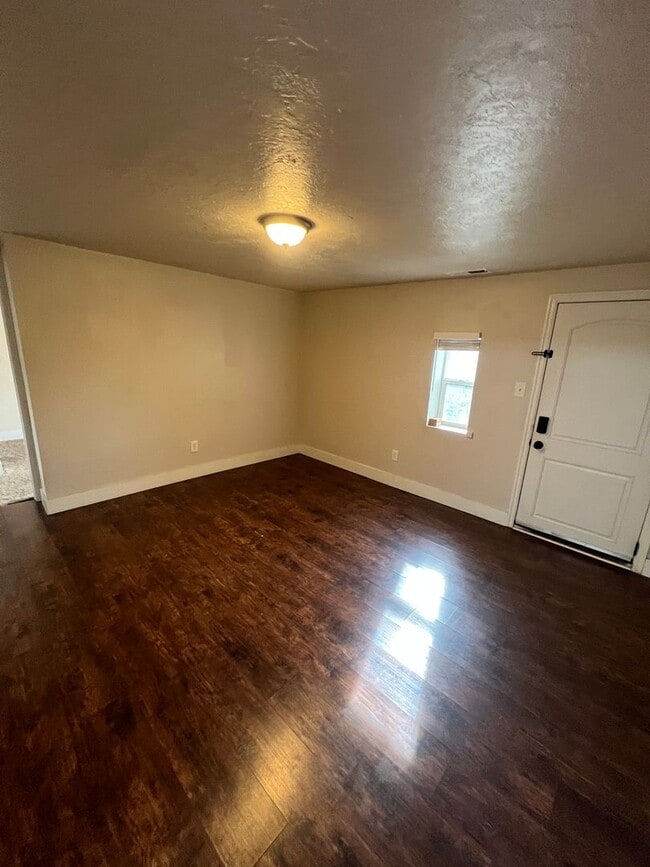 Building Photo - 2975 Madison Ave Unit Madison Downstairs