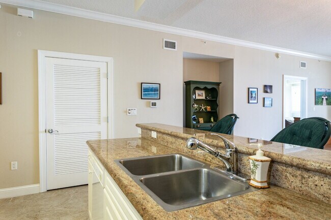 Stunning 8th-Floor Oceanview Condo – 3 Bed, 2.5 Bath
