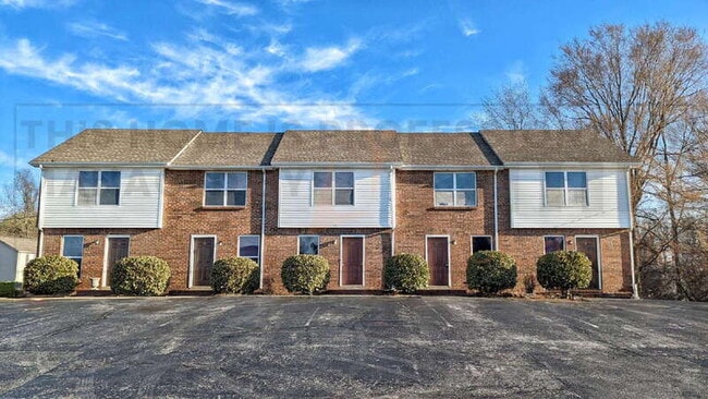 Building Photo - 1531 E Knollwood Cir Rental