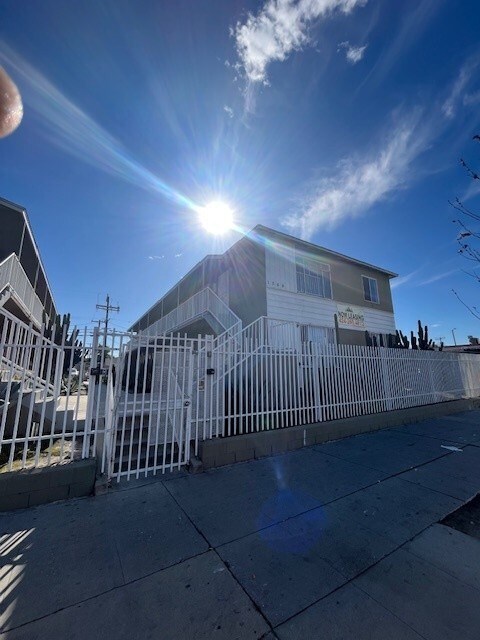 1540 & 1544 W. Florence Avenue