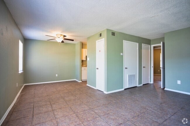 2BR,1BA 825SqFt