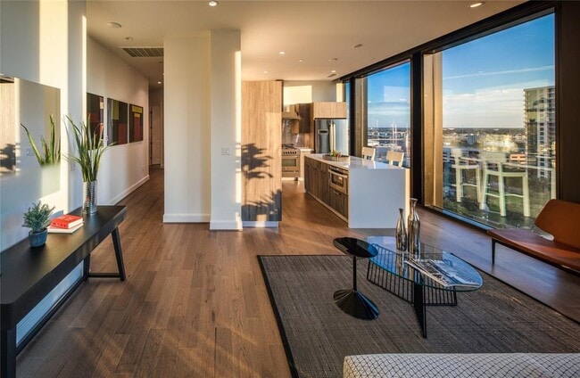 Building Photo - 1211 Caroline-150.1 Unit 150.1