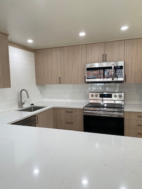 800 Emerson