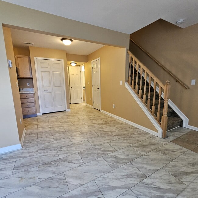 Photo - 2 Bedroom, 1.5 Bathroom Townhouse. Large L...