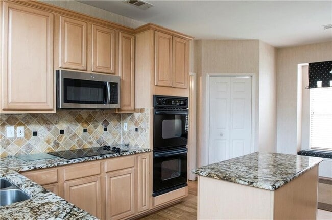 Photo - 2027 St Anne Dr