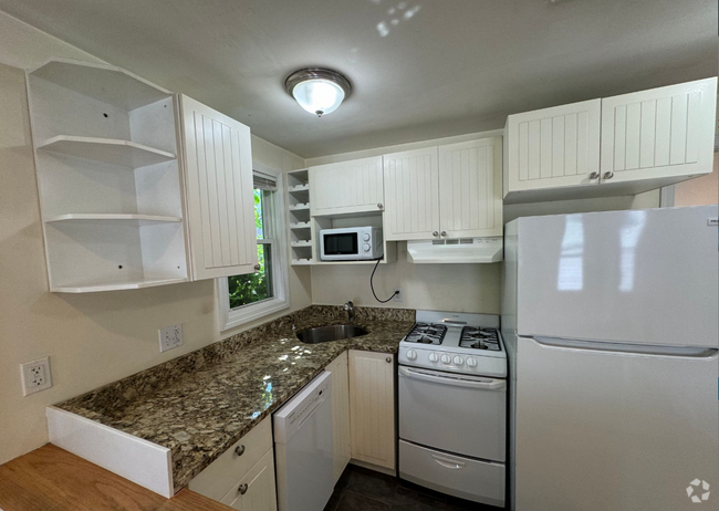 Building Photo - 10 Cheever Ct Unit 2 Rental