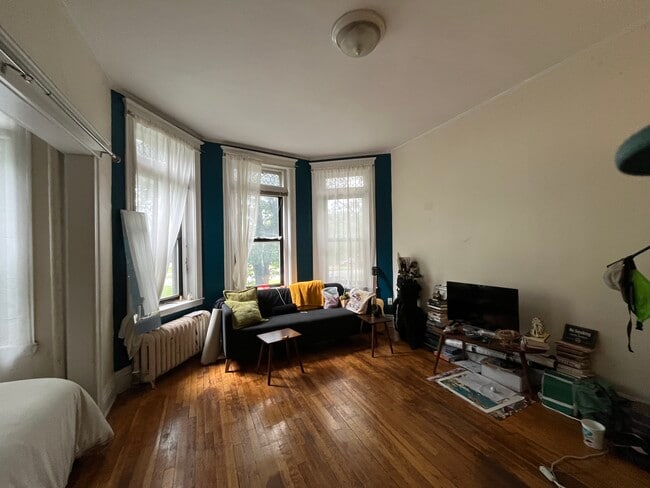 Photo - 376 Riverway