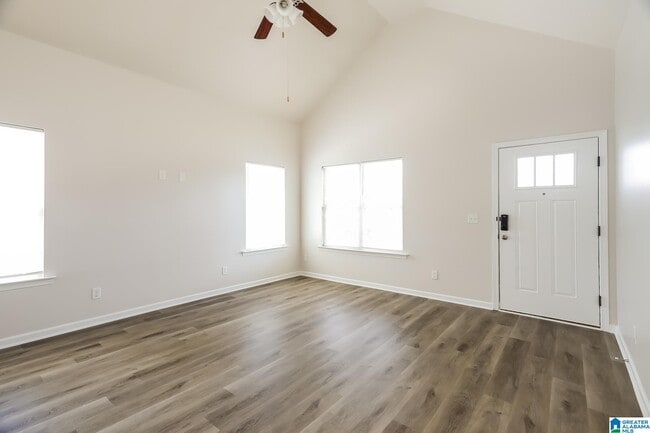 Photo - 213 Hampton Dr