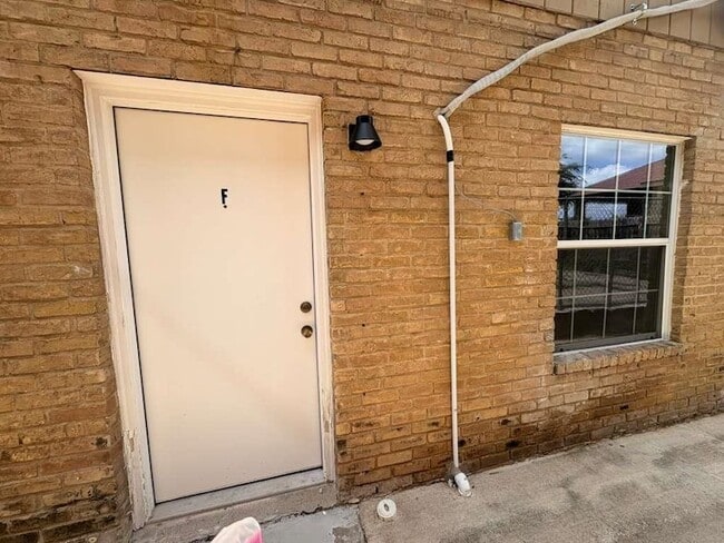 Building Photo - 4018 San Agustin Ave Unit F