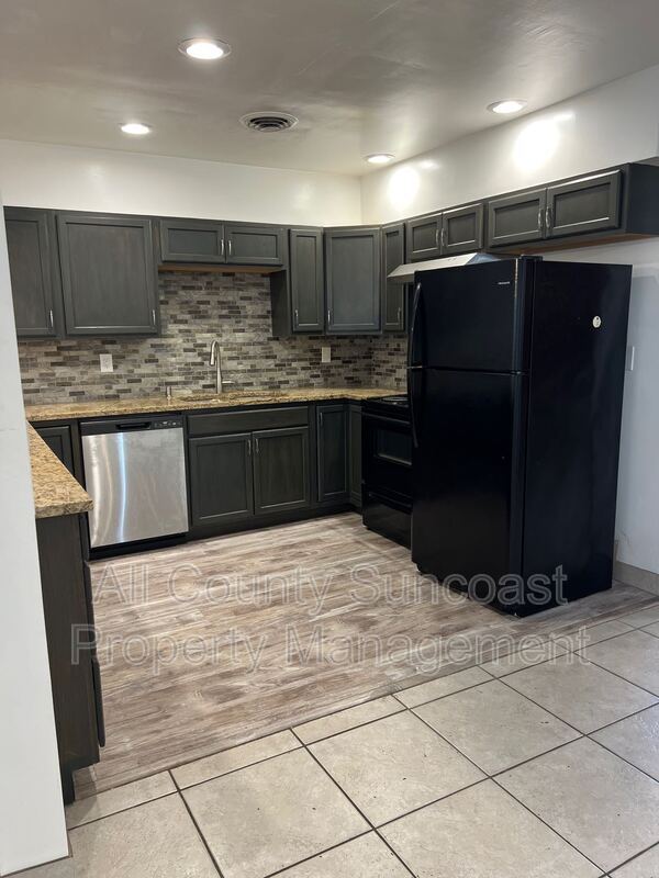 Photo - 434 40th Ave NE