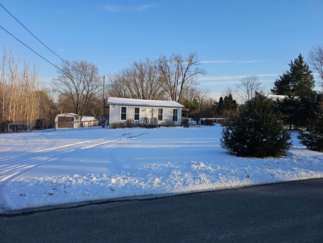 Rural Ranch Home - Bring Your Chickens! - Rural Ranch Home - Bring Your Chickens!