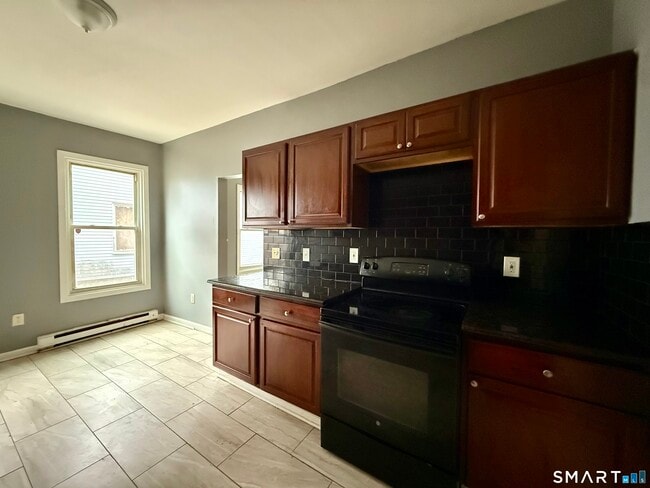 Photo - 72 Burton St