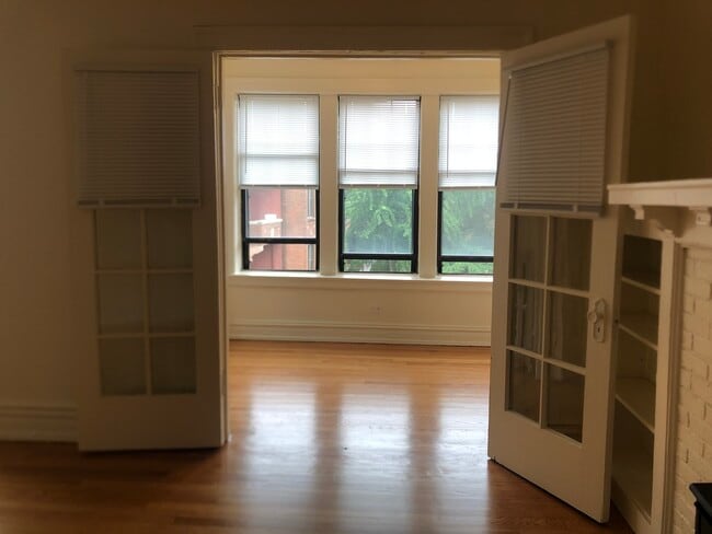 Photo - 1126 W Pratt Blvd Unit 3N