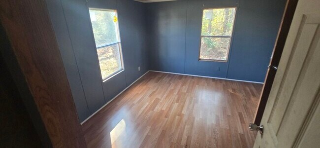 Photo - 3 Bedroom/2 Bathroom Mobile Home