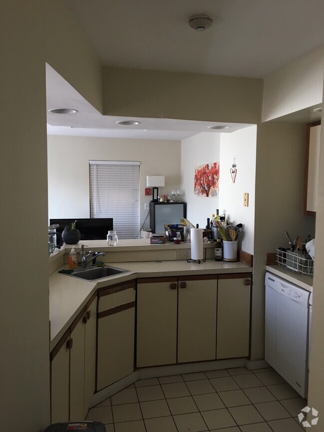 Building Photo - 538 Tremont St Unit 3 Rental