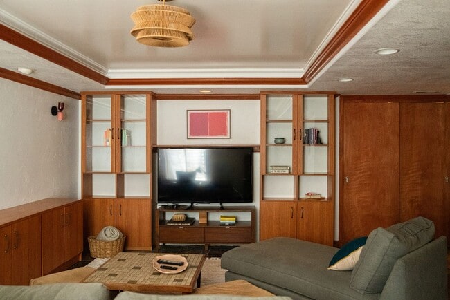 Photo - 2 BDR Gorgeous Updated Townhome with Huge Garden