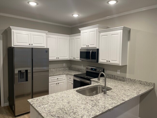 Kitchen - 704 Mill St