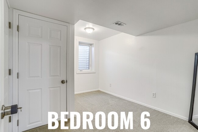 2860 S Golden Way