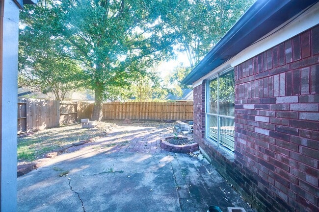 Building Photo - 2314 Pebbledowne Cir