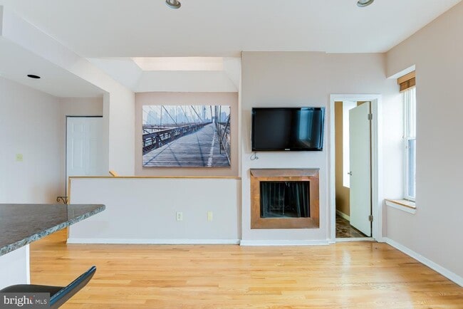 Photo - 2300 18th St NW Unit 301