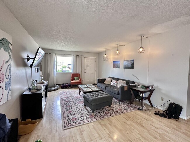 Photo - 4107 Hayes Cir