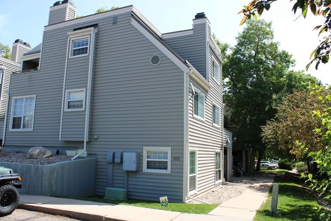 Charming Ground-Level Apartment in the Hea... - Charming Ground-Level Apartment in the Hea... Unit C104