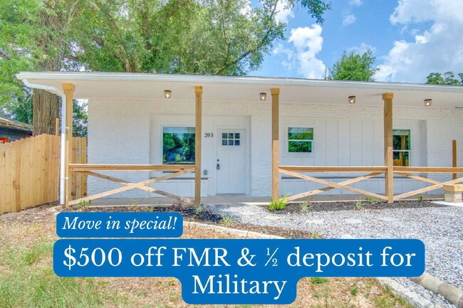 Building Photo - Remodeled 2BR/2BA Near Downtown – ½ Off Mi... Rental