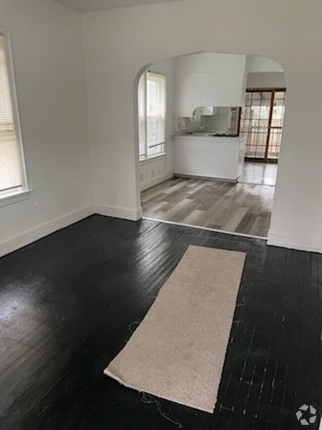 Building Photo - Property available now! (Section 8 ready) Rental