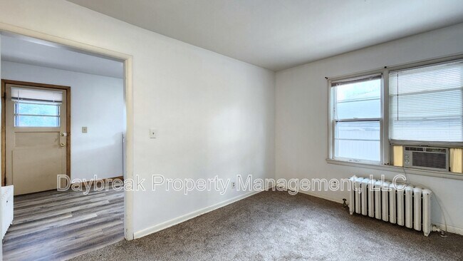 Photo - 1209-11 1/2 11 1/2 St N