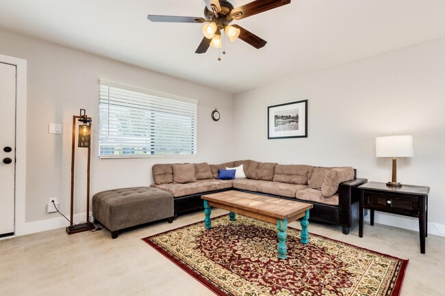 Photo - 16 W Geneva Dr