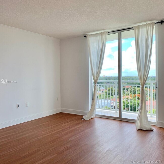 Photo - 3000 Coral Way Unit 817