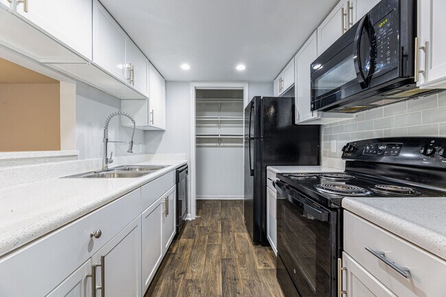 Building Photo - Your Budget Meets Its Match Unit LAC3