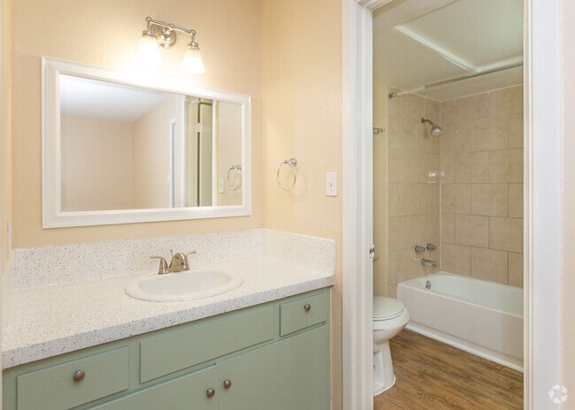 1BR 1BA - 615 SF