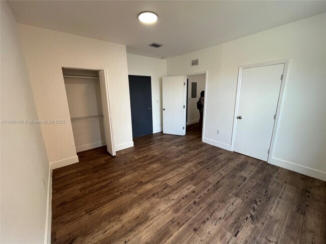 Photo - 321 SW 9th Ave Unit 06